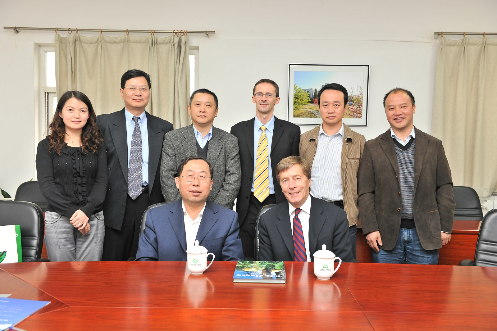 Vice-Chancellor of University of Sussex , Michael Farthing visit IOB