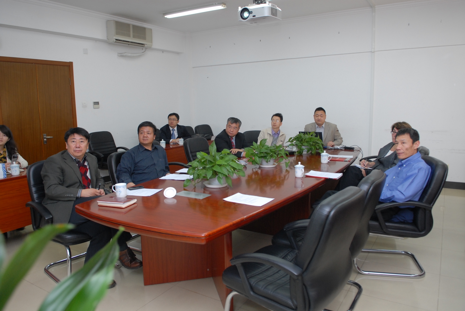 Dean Victoria Sork from the University of California at Los Angeles Visited the Institute of Botany